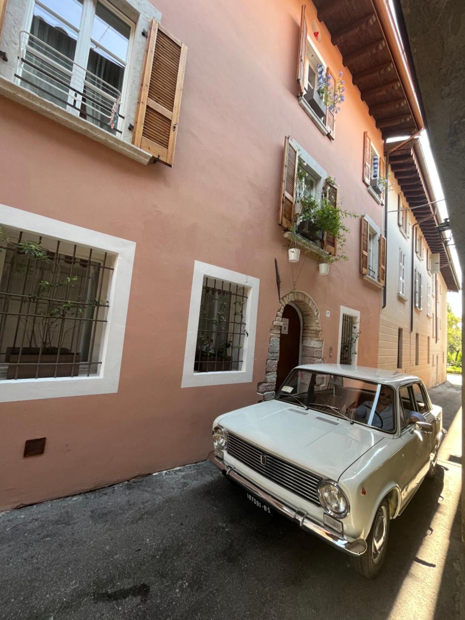 La Piccola Casa Al Lago - Intera Casa Con 3 Camere E 2 Box Сало Экстерьер фото